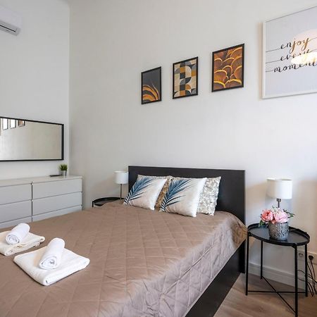 Spacious Cozy Home With 4Bedroom In The Heart Of Bp ブダペスト エクステリア 写真