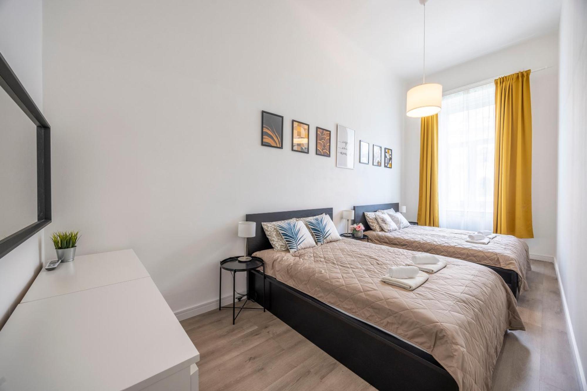 Spacious Cozy Home With 4Bedroom In The Heart Of Bp ブダペスト エクステリア 写真