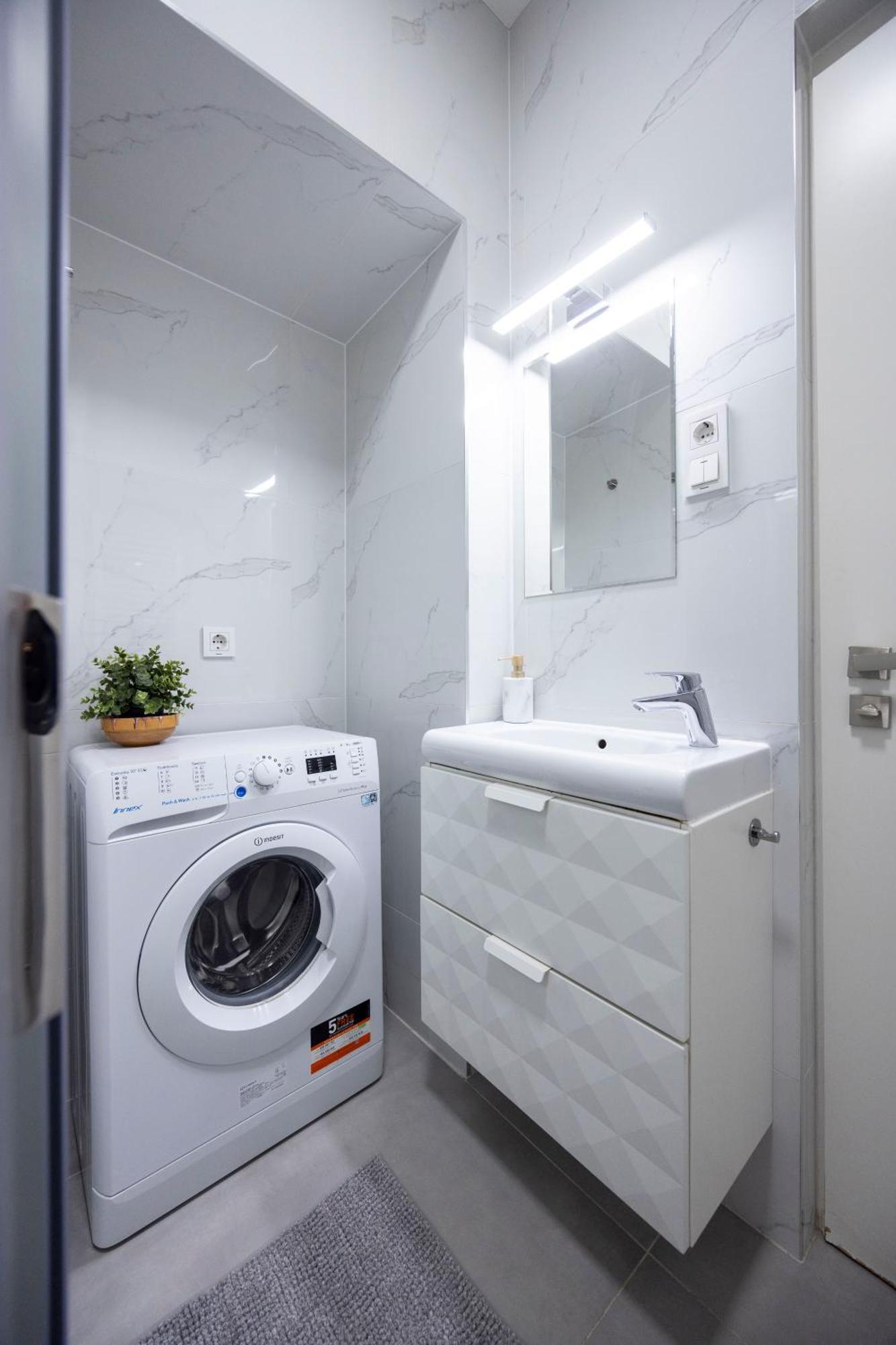 Spacious Cozy Home With 4Bedroom In The Heart Of Bp ブダペスト エクステリア 写真