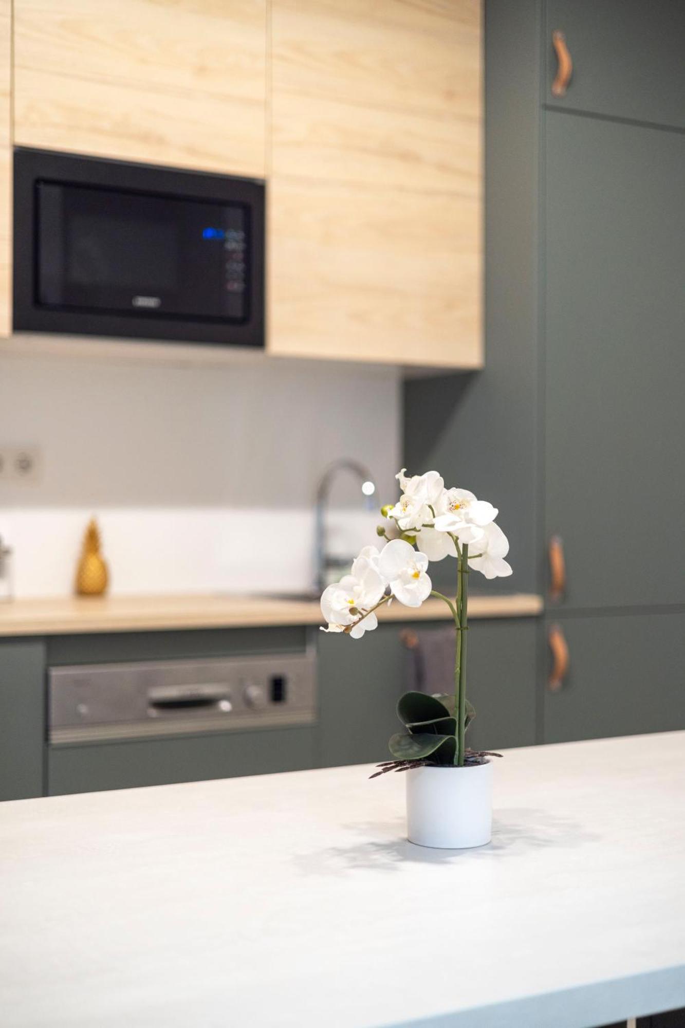 Spacious Cozy Home With 4Bedroom In The Heart Of Bp ブダペスト エクステリア 写真