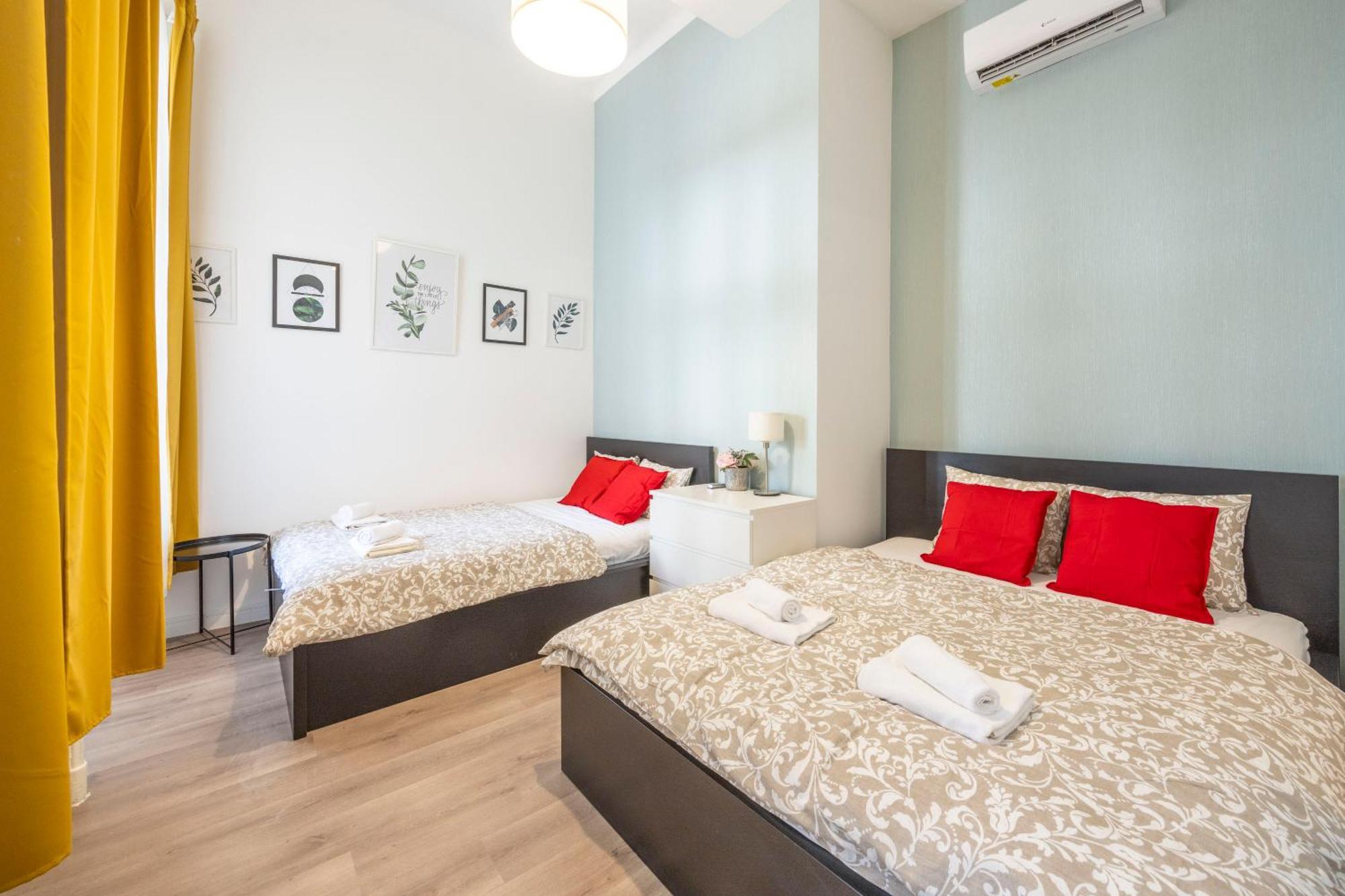 Spacious Cozy Home With 4Bedroom In The Heart Of Bp ブダペスト エクステリア 写真
